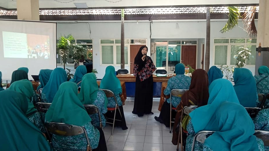 Kelas Pentingnya Media Sosial Untuk Usaha, Bersama Ibu-ibu PKK Surabaya